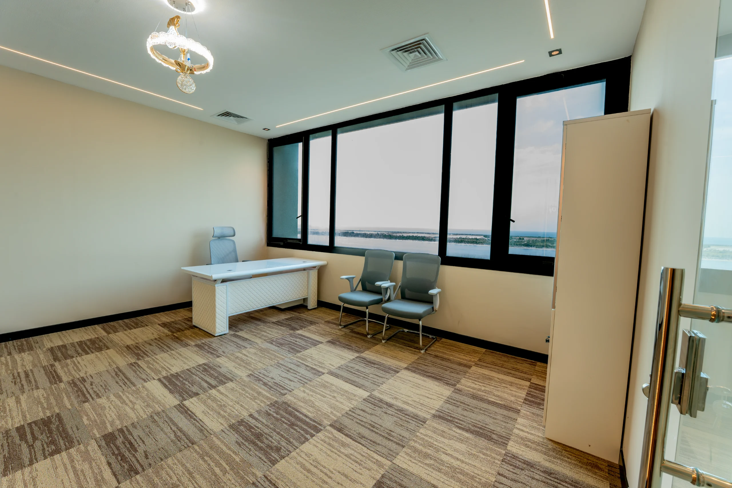 Premium Serviced Offices in Abu Dhabi | Spacious & Refined Workspace — photo 2